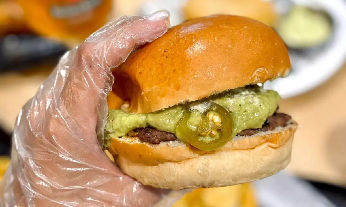 Menú burger para 2 o 4 personas con entrante, burger y bebida