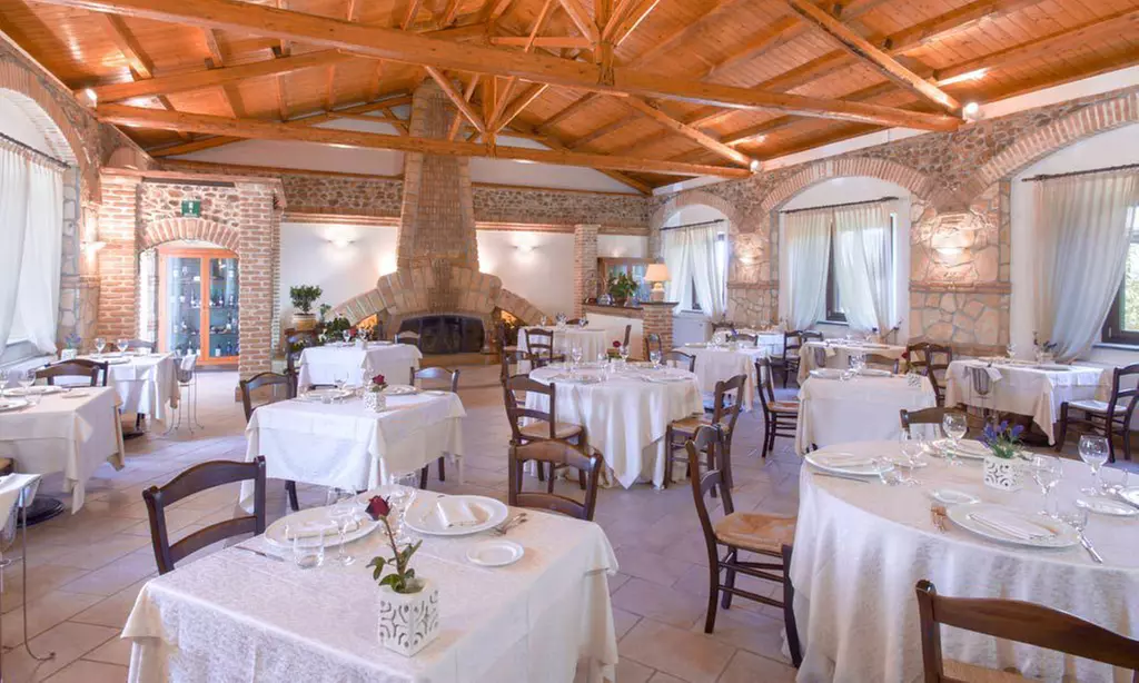 Vibo Valentia 4*: camera doppia con colazione, mezza pensione e Spa