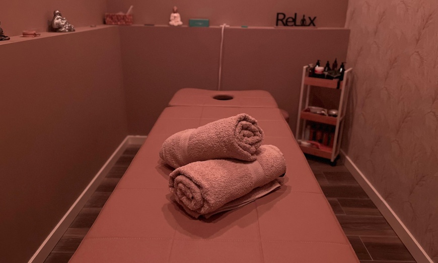 Image 2: 1, 2 o 3 sesiones de masaje descontracturante de duración a elegir