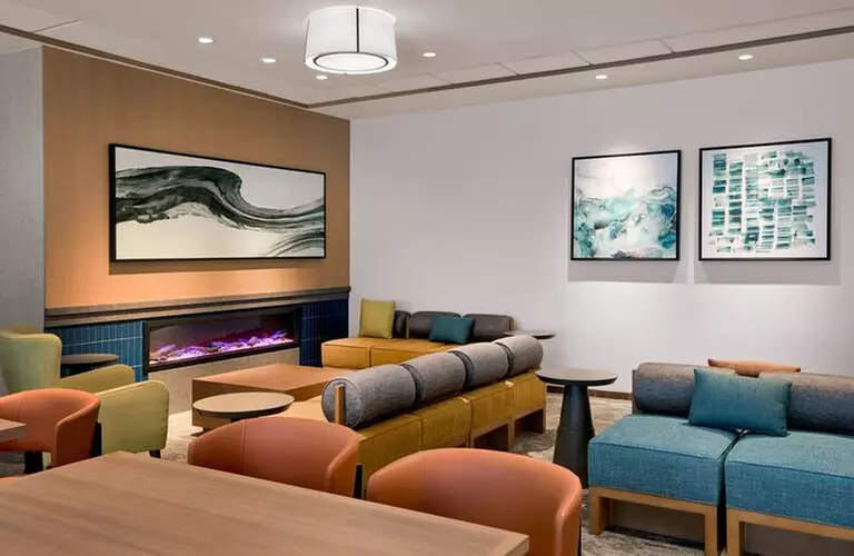 Comfortable Budget Hotel Near LAX With Parking Included