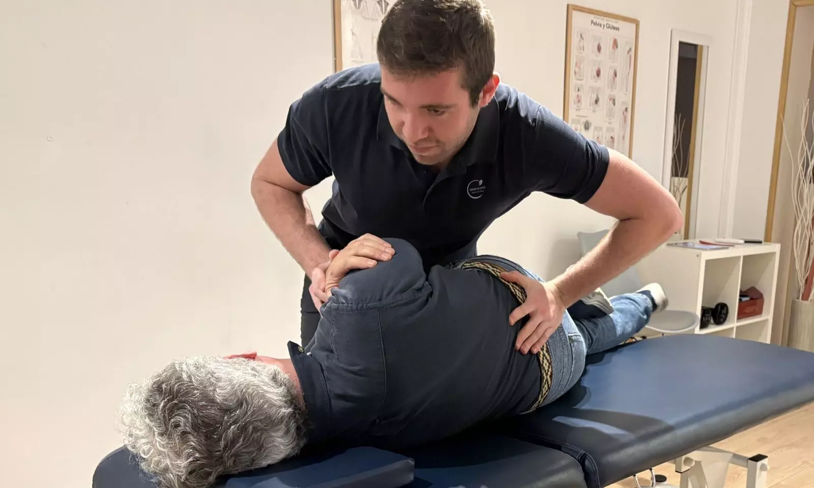 Primera visita quiropráctica con evaluación digital, ajuste e informe