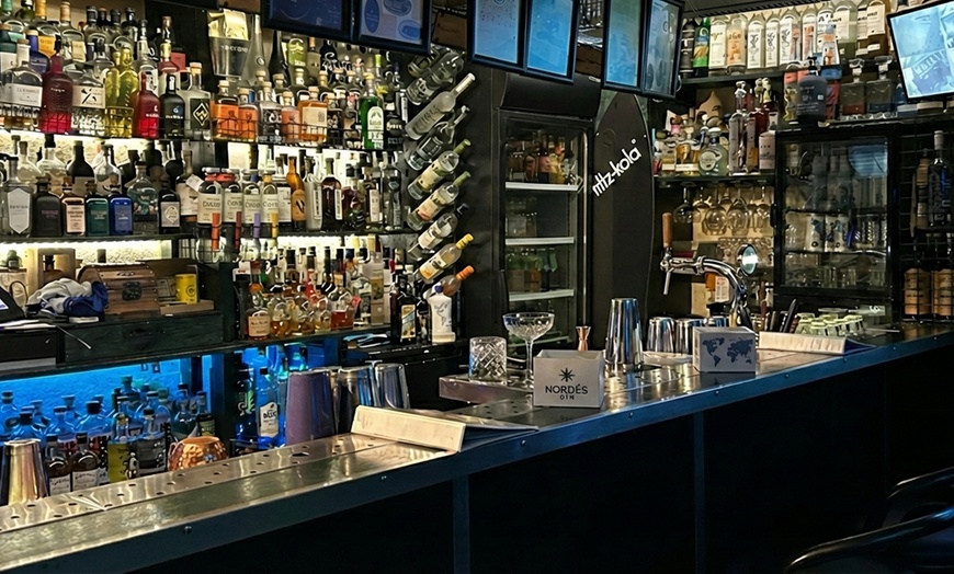 Image 2: Gezellige middag cocktails mixen incl. hapjes in het centrum