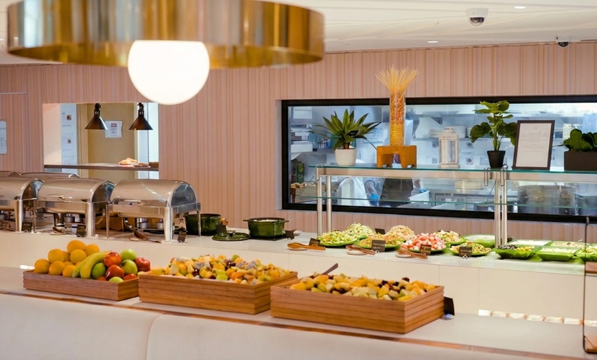 Image 4: Iftar buffet with Bottomless Ramadan Beverages for a Child or Adults 