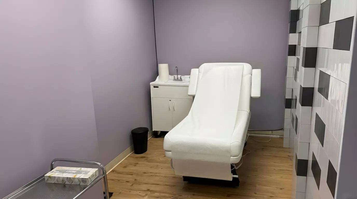 30-Minute Chemical Dermapeel or 45-Minute Hollywood Facial