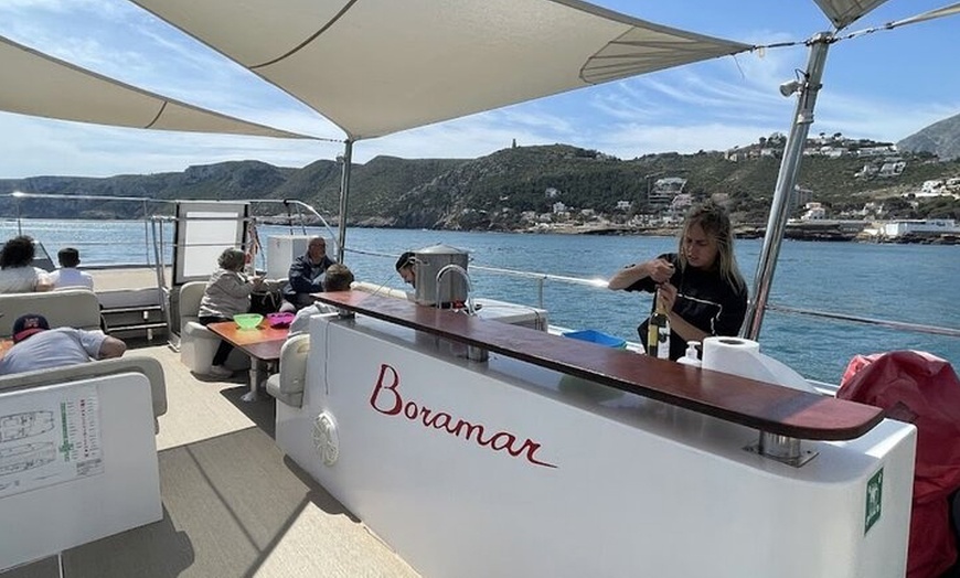 Image 4: Salida en catamarán con degustación de mejillones y una bebida para 1