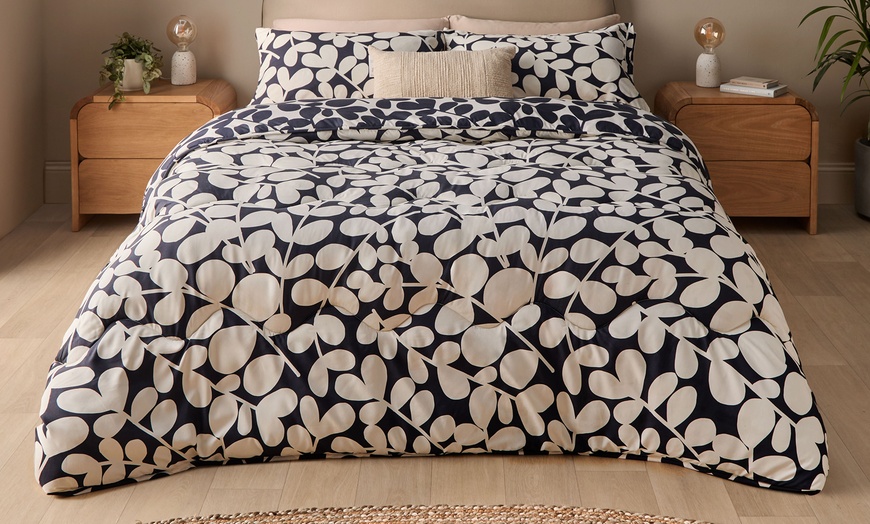 Image 10: Silentnight 10.5 Tog Leaf Print Reversible Coverless Duvet Set