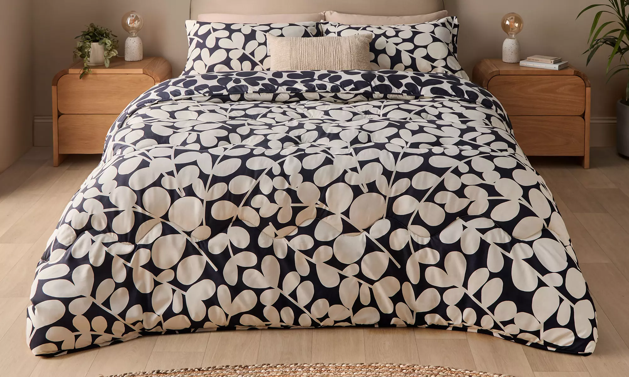 Silentnight 10.5 Tog Leaf Print Reversible Coverless Duvet Set