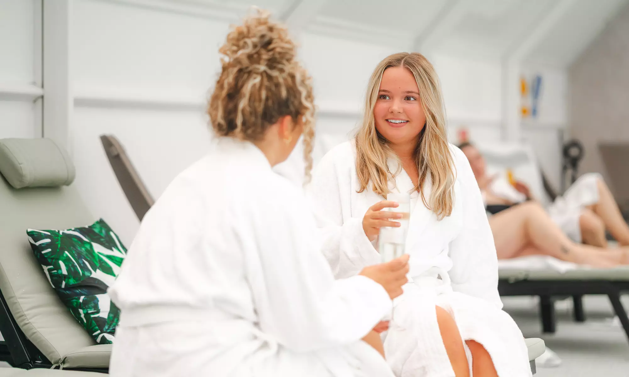 Spa Experience w/ Treatment, Prosecco & Robe & Slippers For 1 Or 2