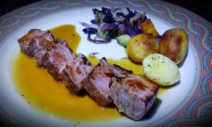 Menú para 2 o 4 con entrantes, principales, postres y bebidas