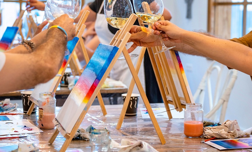 Image 9: Experiencia de arte y vino de 2 horas en español e inglés para 1 o 2