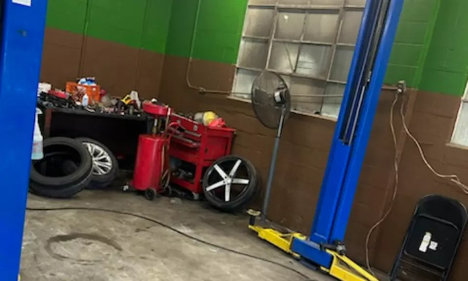 Synthetic Blend or Full Synthetic Oil Change (5qt) for 1 or 2 Cars