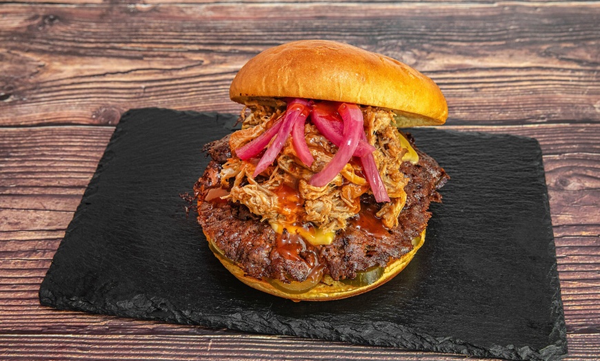 Image 13: Menú de hamburguesa con entrante, postre y bebida para 2 o 4 personas