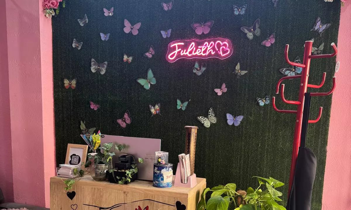 Sesión de manicura, pedicura o ambas con acabado semipermanente para 1