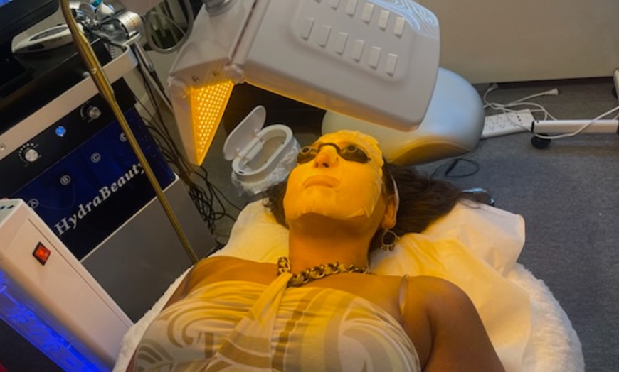 Image 2: Get Glowing Skin  at Capital Glow 