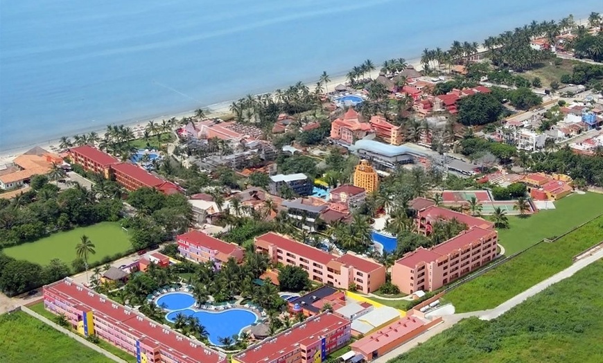 Image 5: ✈ 4-Night All-inclusive Puerto Vallarta Vacation