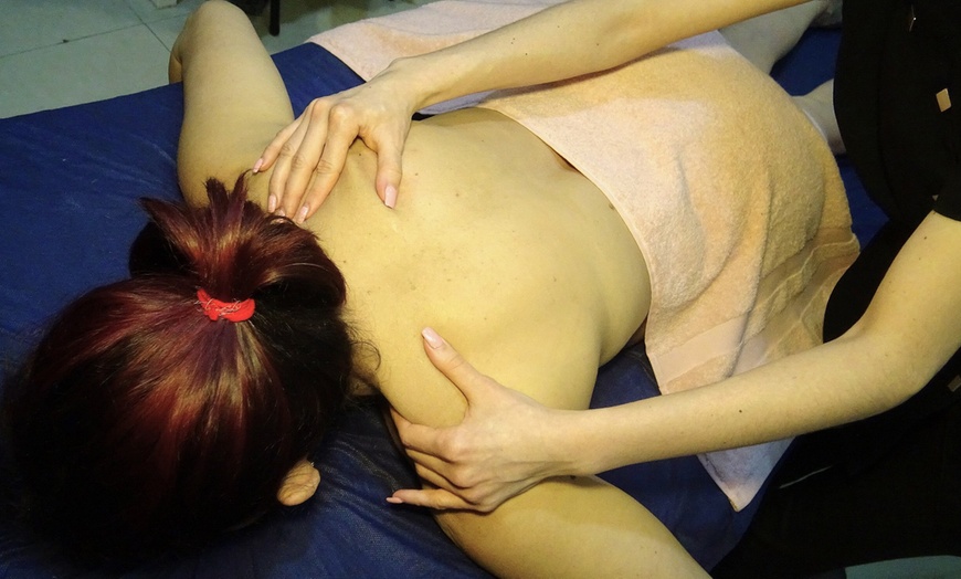 Image 9: Rituales de masaje con aromaterapia, bombones y té en Crystal Spa