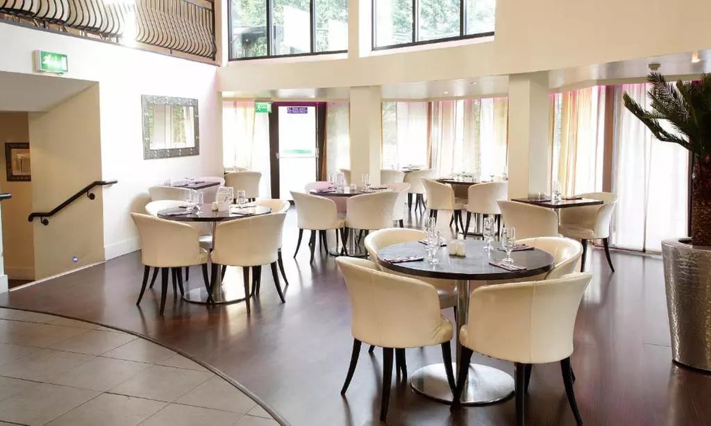 4* Derry: Double Room Stay with Breakfast and a Glass of Prosecco