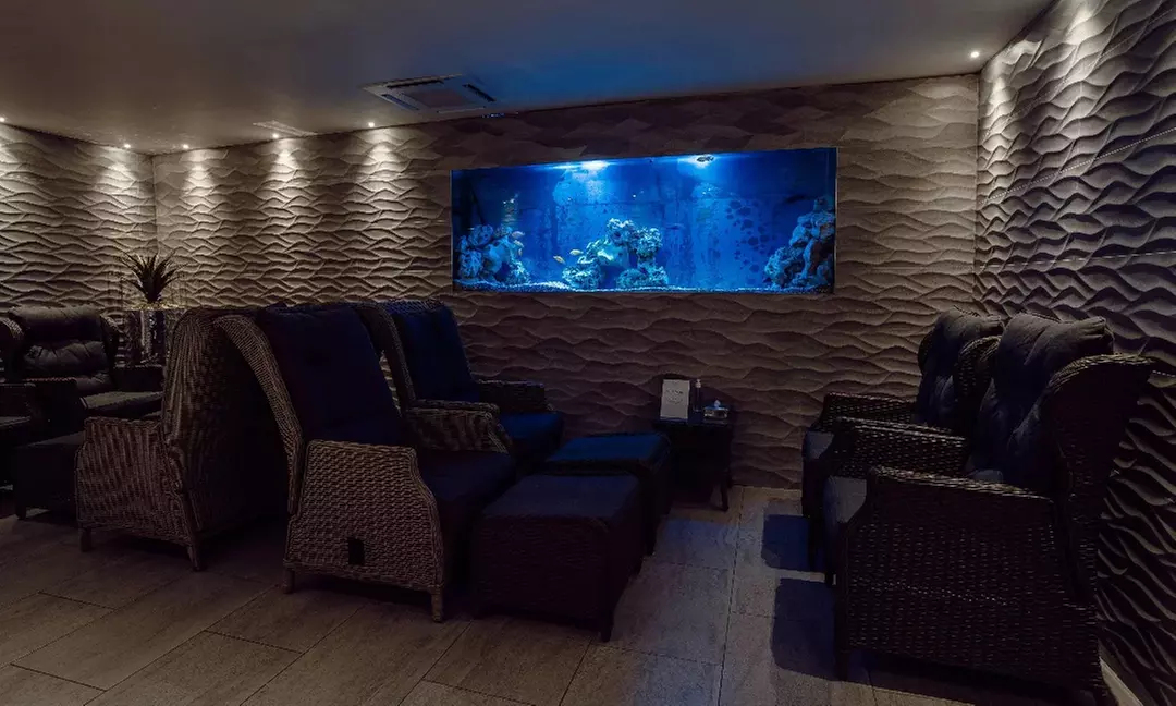 Spa Experience w/ Treatment, Prosecco & Robe & Slippers For 1 Or 2