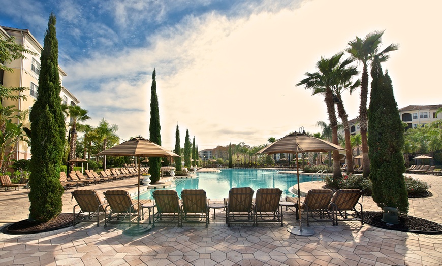 Image 3: Family Suites Hotel in Orlando near Theme Parks with Shuttle & Pool