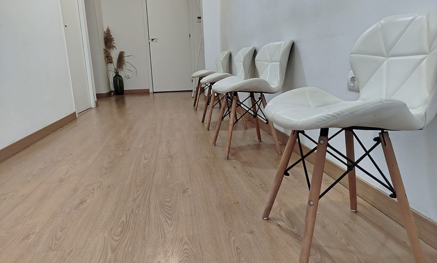 Image 8: Masajes de 60 y 90 minutos para una persona o en pareja