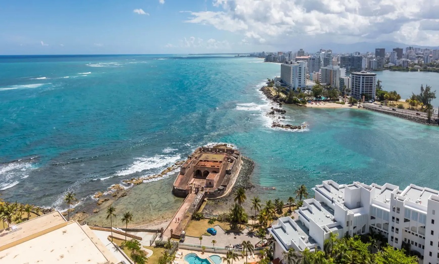 Image 8: ✈ 4-Day Puerto Rico Vacation at Caribe Hilton w/ Air & F&B Credit
