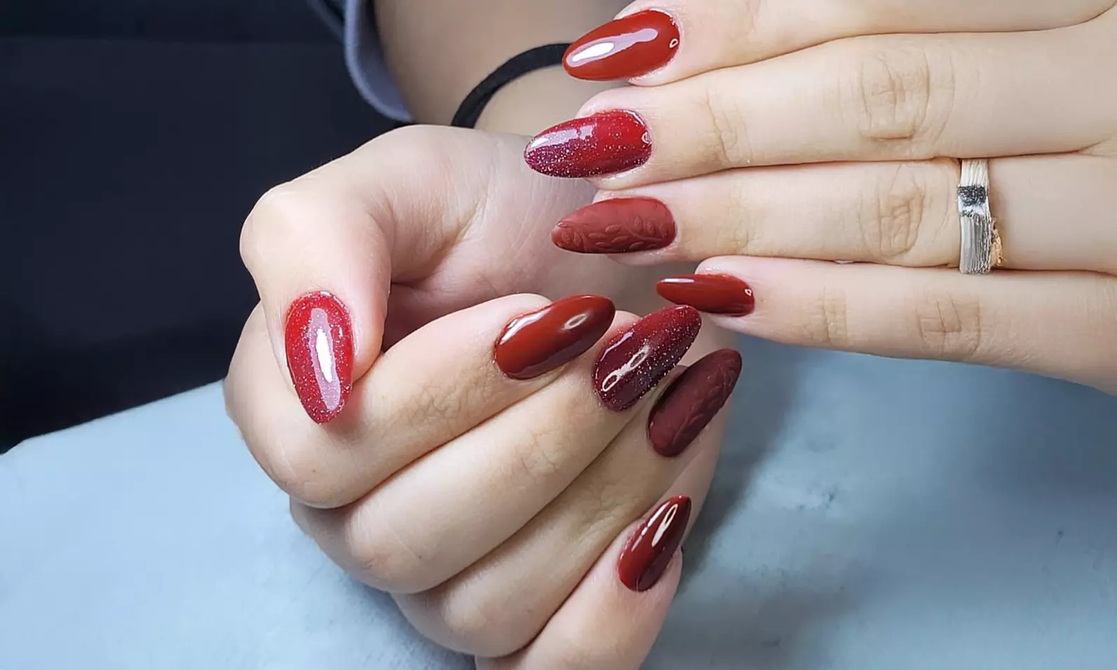 Manicura y/o pedicura normal o semipermanente y primera puesta de uñas