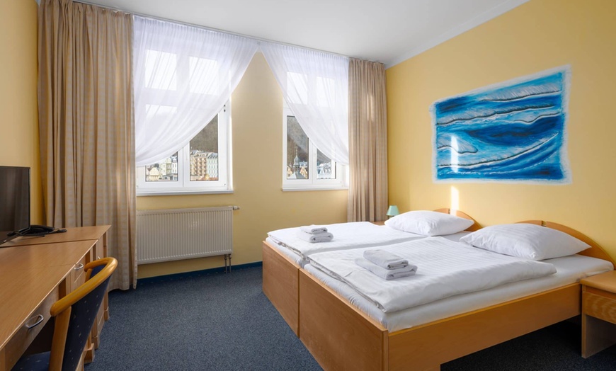 Image 7: Karlovy Vary: Doppelzimmer inkl. Frühstück oder HP und Spa