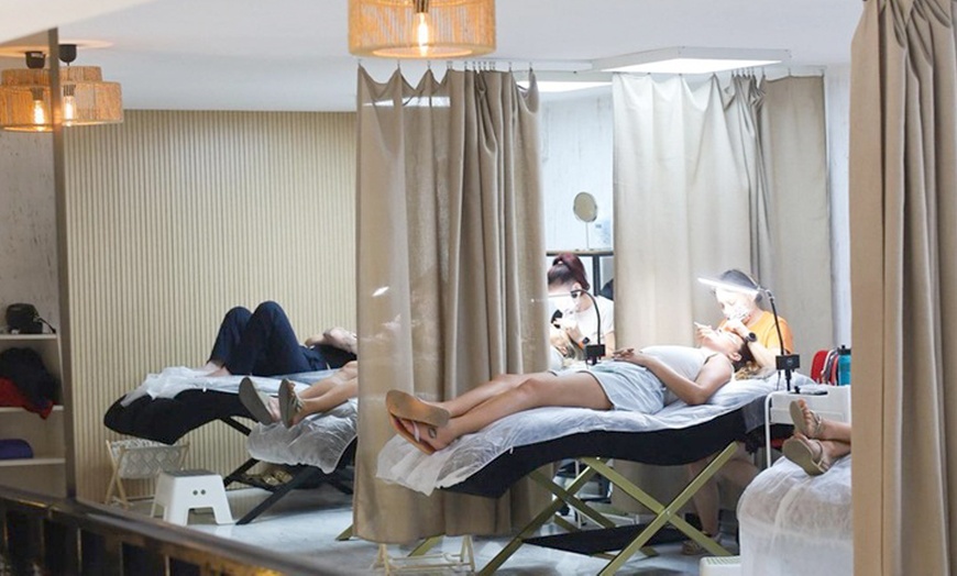 Image 4: Extensiones de pestañas pelo a pelo volumen natural, 2D o 3D