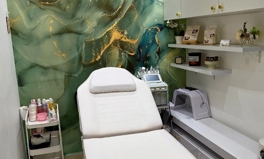 Image 2: Up to 50% Off on Facial - HydraFacial at Jelnar’s clinic