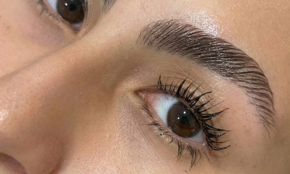 Lifting y tinte de pestañas con diseño, depilación y laminado