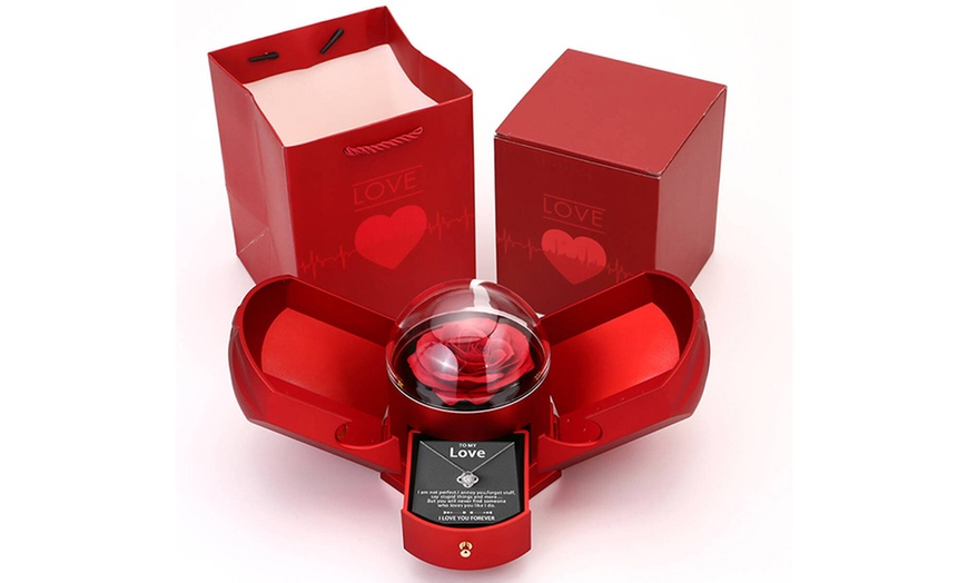 Image 2: Coffret rose éternelle et collier