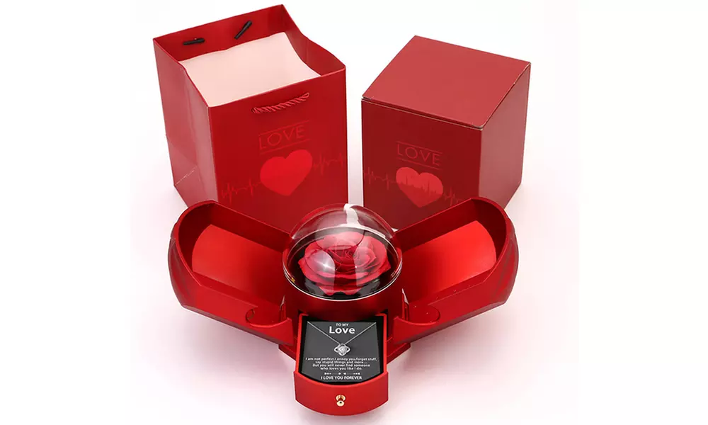 Coffret rose éternelle et collier