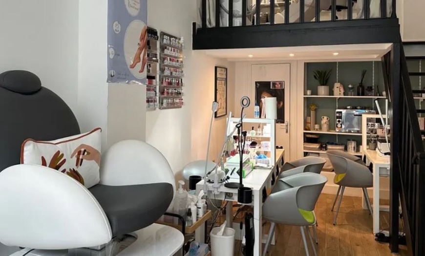 Image 4: Brow lift avec teinture, tracé des sourcils en option