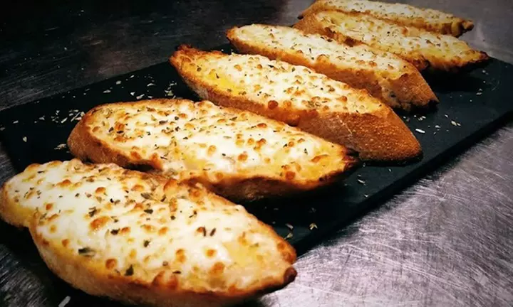 Menú italiano para 2 o 4 con entrantes, platos principales y bebidas