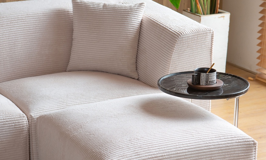 Image 3: Canapé modulable 3 ou 4 places avec pouf en velours côtelé de Kocoon