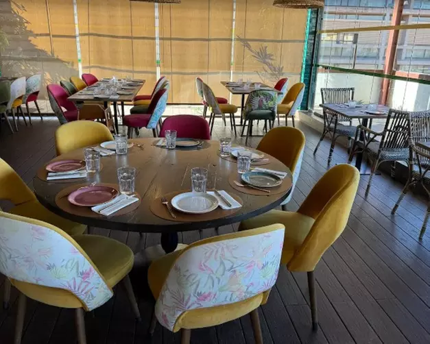 Menú mediterráneo con postre y bebida o botella de vino para 2 o 4