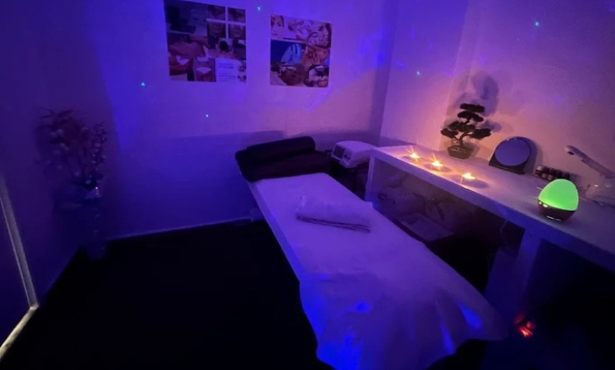 Image 19: Mirada a punto: lifting y tinte, extensiones, laminado de cejas y más