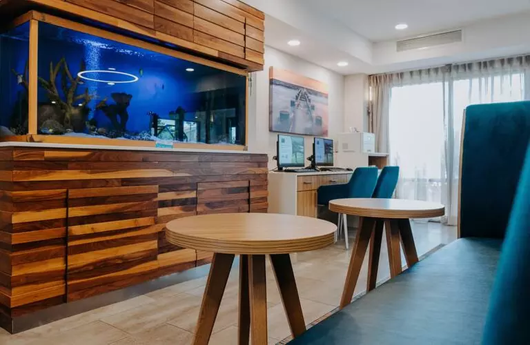 Modern comfort with breakfast and easy coastal access