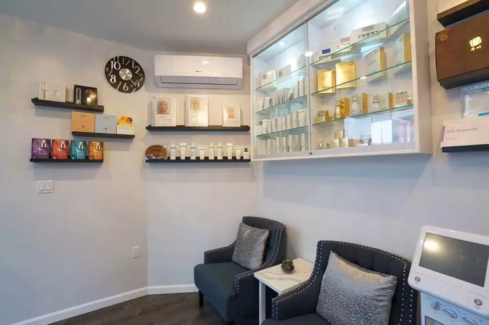 Refresh Your Skin with Microdermabrasion & Collagen Mask