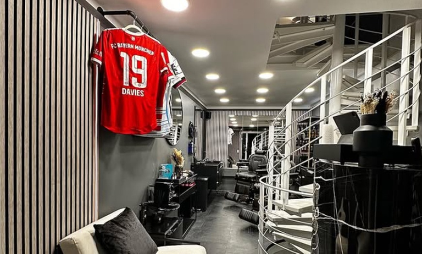 Image 2: 1-2 Friseurbesuche: Haarschnitt oder Olaplex-Behandlung