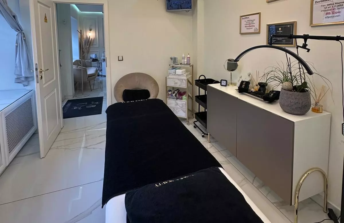 Strahlende Haut mit Microneedling, BB-Glow oder Aqua-Facial