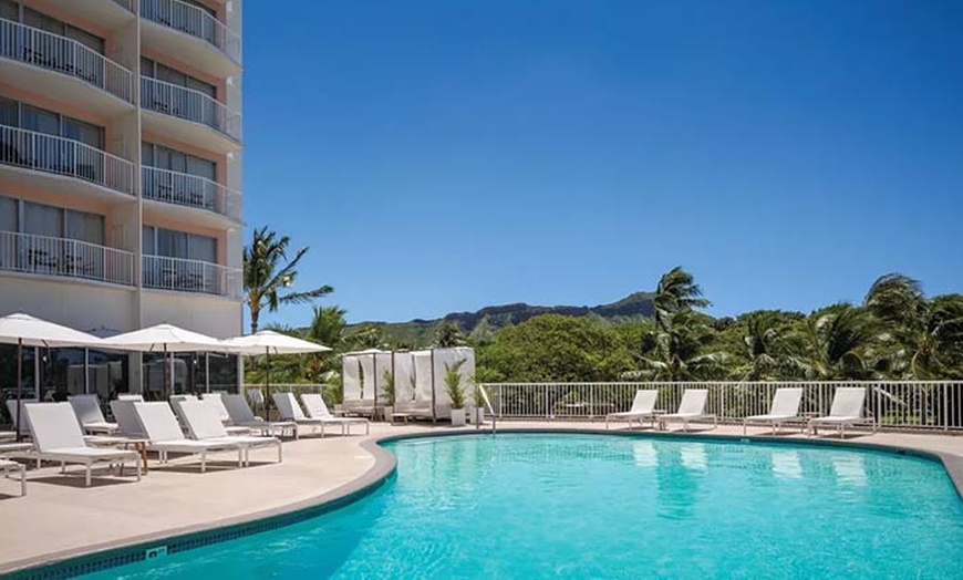 Image 8: Beachfront Bliss with Modern Comforts and Iconic Ocean Views