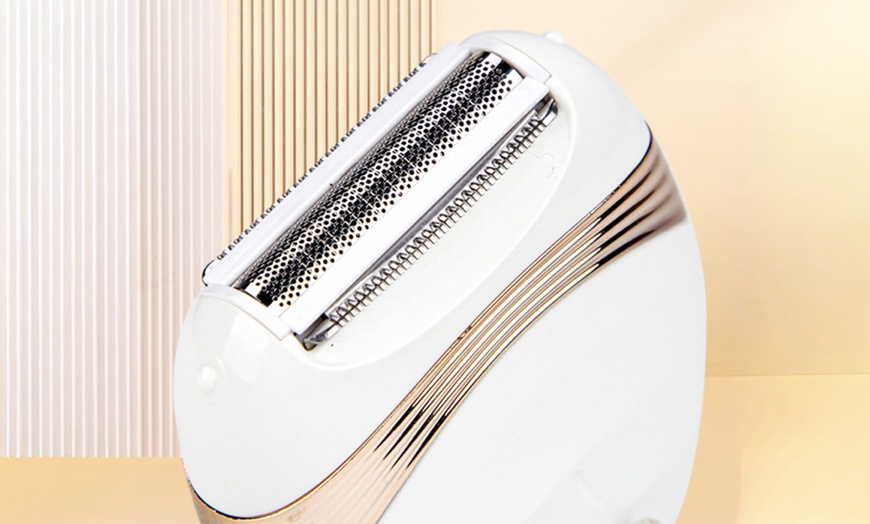 Image 5: Mini Electric Razor