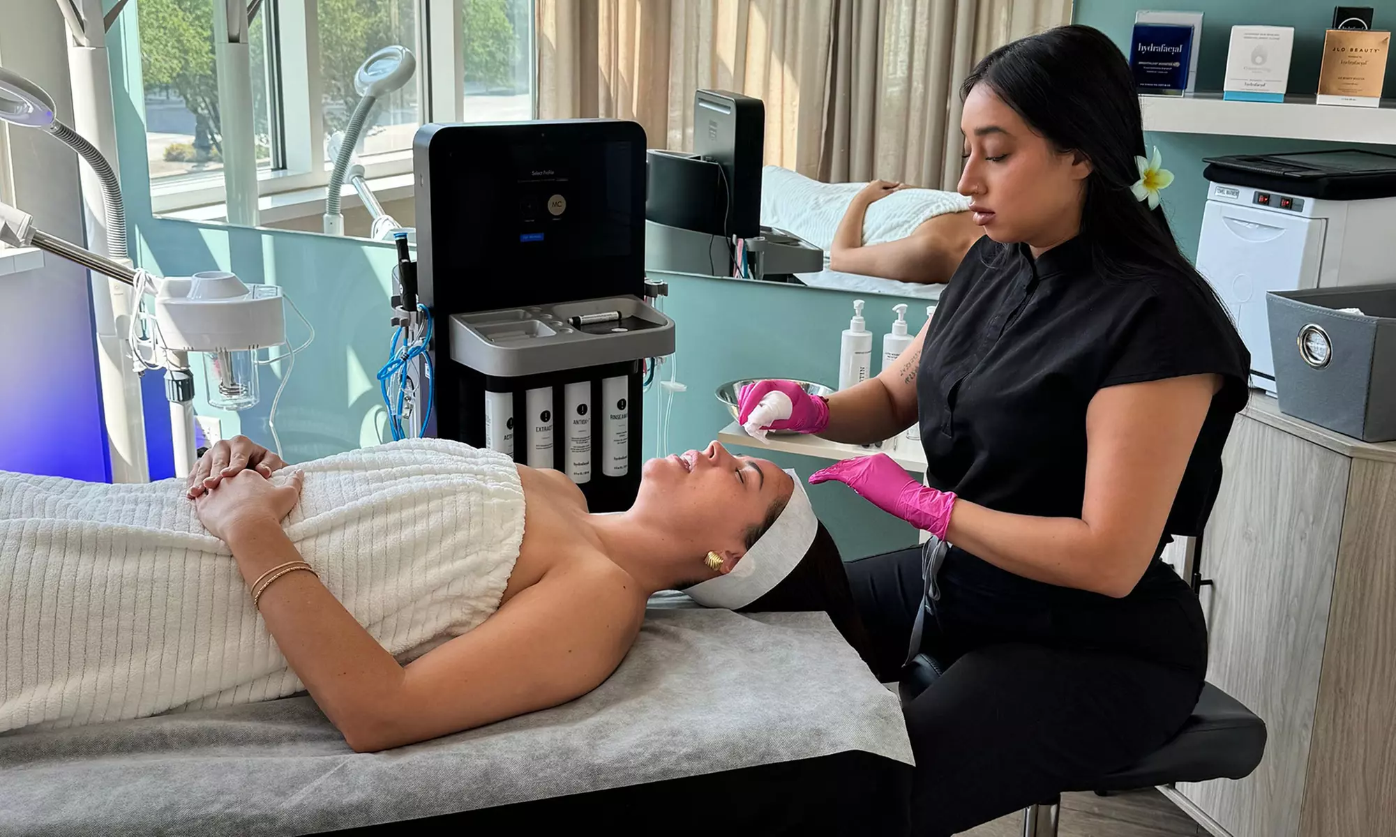 Achieve Glow with One, Three, Five Platinum HydraFacials at Optimal Wellness & Beauty (Up to 43%Off) - Primary Image