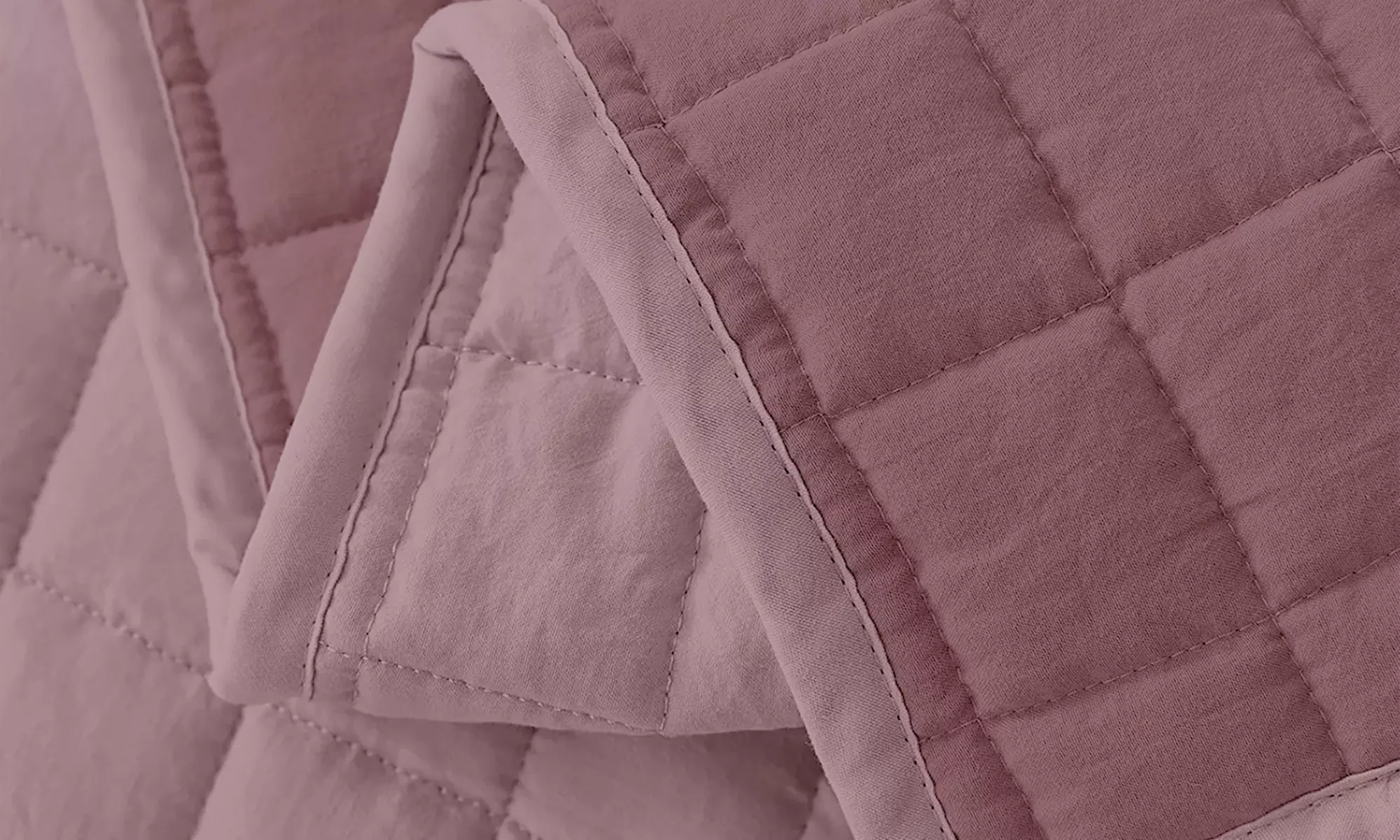 Italian 4-Season Two-Tone Hypoallergenic Quilt