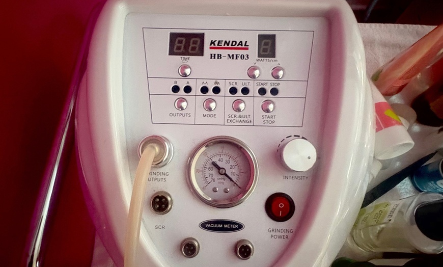 Image 4: Body Sculpting with 2, 4, or 6 Cavitation & Cellulite Sessions 