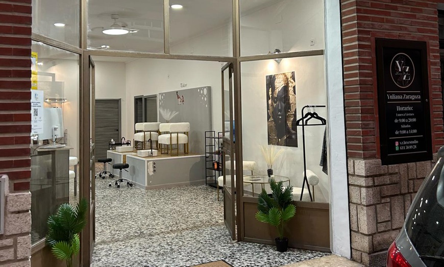 Image 16: Manicura, pedicura o ambos con esmaltado semipermanente