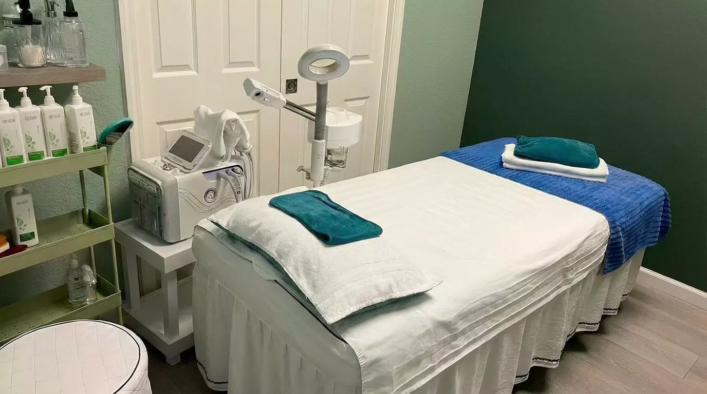 Tension-Release Ritual, Water-Vacuum Pore Cleaning Ritual or Head Spa