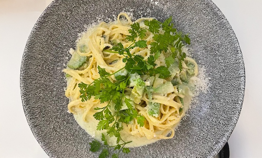 Image 2: Internationales 3-Gänge-Menü für 2-4 Personen