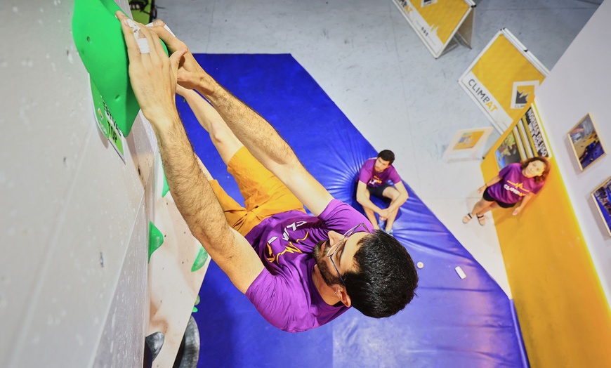 Image 9: ¡Escala sin límites! Acceso libre a rocódromo para niños o adultos 